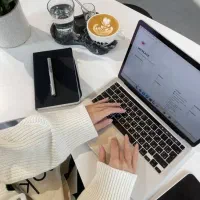 طراحی انواع بنر استوری ، لیبل و..