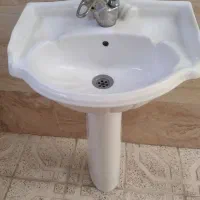 روشویی پایه دار با شیر
