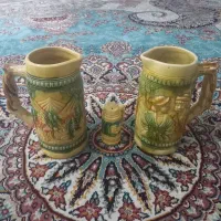 دو عدد پارچ و یک نمکدان  و شکلات خوری خیلی قدیمی