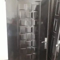 درب چوبی با چارچوب آهنی