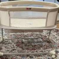گهواره کنار تخت مادر برقی