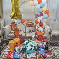 استند تولد گارفیلد و اودی