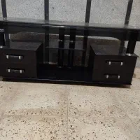 میز تلویزیون نو بسیار تمیز .