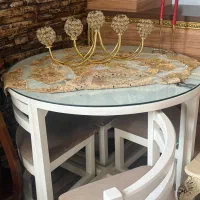 میز ناهار خوری چهار نفره کم جا در حد نو