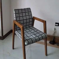 صندلی چوبی