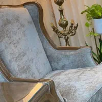 کنار سالنی کاملا سالم و نو به همراه لامپ ها