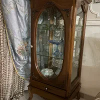 ویترین چوبی برنزکوب