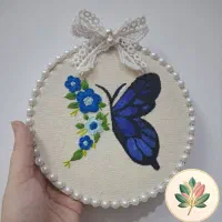 دیوارکوب گلدوزی پروانه نقاشی روی پارچه و گلدوزی