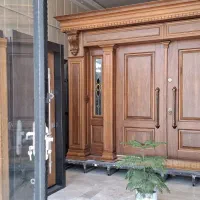 فروشنده و کارشناس فروش درب