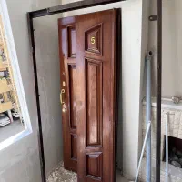 فروش یک درب چوبی و یک درب فلزی (آکاردونی)ضد سرقت
