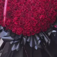 دسته گل لیلیوم و رز  گلفروشی کرج رز هلندی 50