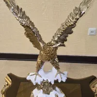 مجسمه عقاب