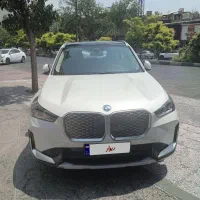 بی ام و x1