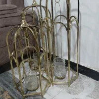 شمعدانی کنار سالنی خیلی شیک