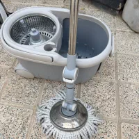 تی‌شور سطل زباله و میز‌اتو