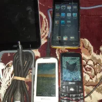 چند عدد گوشی و باکس موتور