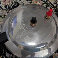 ۲ عدد زودپز استیل آلمان و یکی پارس