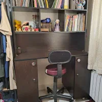کتابخانه .میز تحریر
