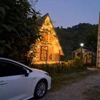 کلبه سوئیسی در دل جنگل ،نزدیکی شهر