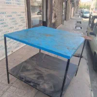 یک عدد میز کار آهنی