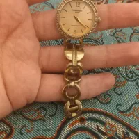 ساعت لاروس