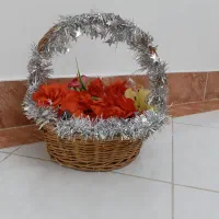 سبد حصیری و گل