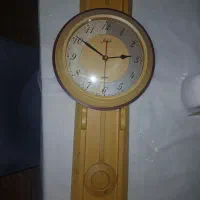 ساعت و میز تلویزیون