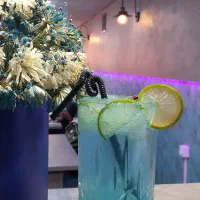 خانوم نیمه ماهر کار در کافه