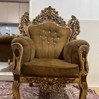 مبل ۷ نفره رنگ‌ تیره در حد نو یک لک نداره