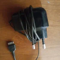 تعدادی شارژر و قاب گوشی