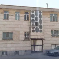خانه-حیاط-دار-سه-طبقه-بازسازی-شده