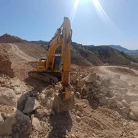 اجاره بیل مکانیکی۷، زنجیری ۲۰۰ با چکش و دکل بلند