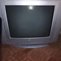یک تلویزیون  ال جی  سالم  بدونه  کنترل‌  کارمی کنه