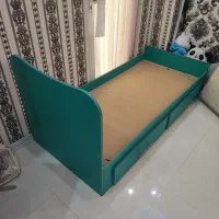 تخت نوجوان