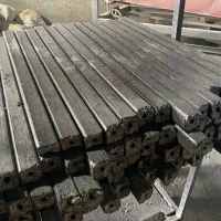 استخدام کارگر در کارگاه زغال چینی
