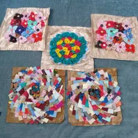 5 عدد کوسن  دست دوز هر عدد ۱۵۰ تومن