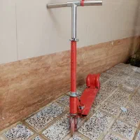 اسکوتر کودک قرمز رنگ