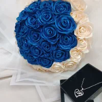 دسته گل رز روبانی ۴۰ شاخه دو رنگ