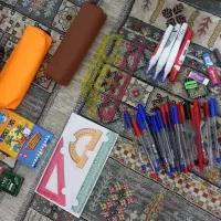 تعدادی لوازم تحریر