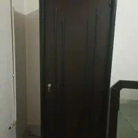 یک سری وسایل چوبی وویترین