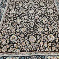 یک فرش ۱۲ و یک ۹ متری