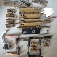 قفل و دستگیره و یراق آلات درب