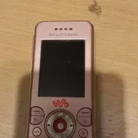 سه گوشی موبایل