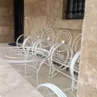 صندلی ویلا و باغی حیاطی