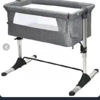 تخت  کنار مادر