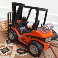 ماشین کنترلی سیمی ( لیفتراک)