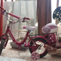 ماشین شارژی و دو عدد دوچرخه
