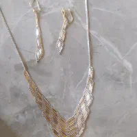 نیم ست گوشواره و گردنبند طلای ۱۸ عیار