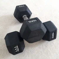 یک جفت دمبل ۱۰ کیلوی ۶ ضلعی
