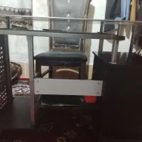 یک میز کامپیوتر درحد نو